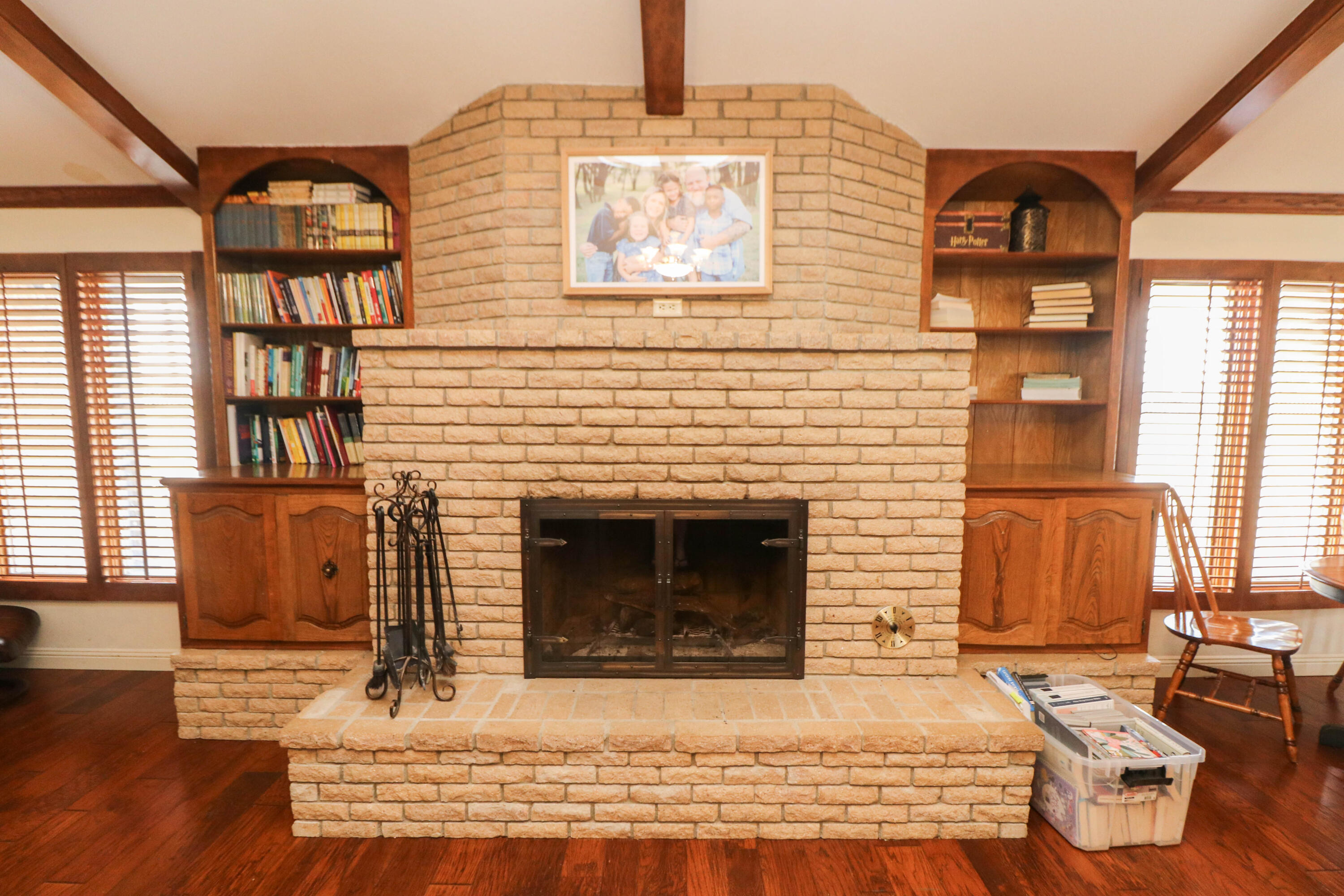 1740 Highway 70 Springlake, TX 79082 - Photo 4 of 39 a living room with furniture and a fireplace