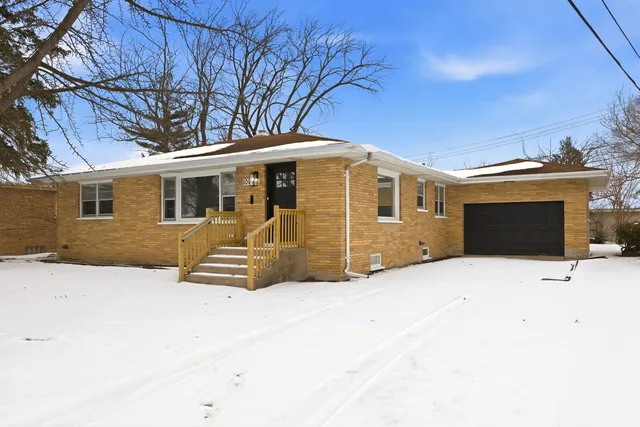 $277,500 | 1006 East 163rd Street, South Holland, IL 60473