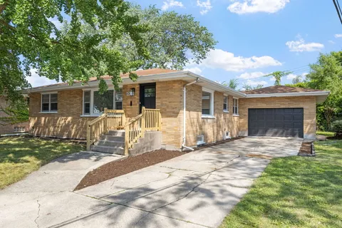 $267,500 | 1006 East 163rd Street, South Holland, IL 60473