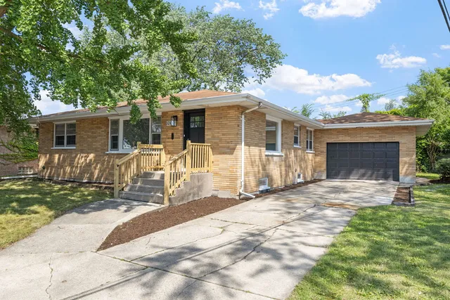 $277,500 | 1006 East 163rd Street, South Holland, IL 60473