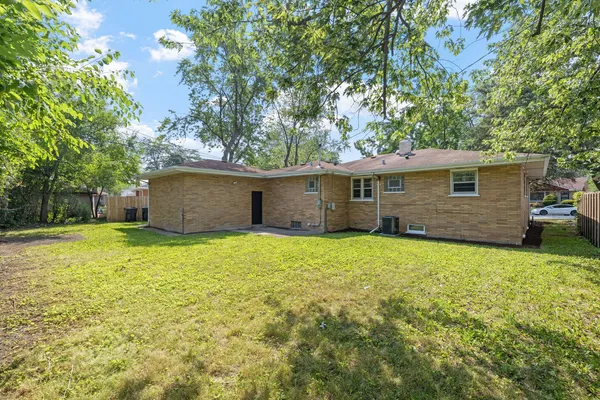 $270,000 | 1006 East 163rd Street, South Holland, IL 60473