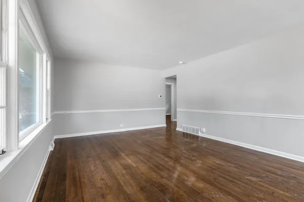 $270,000 | 1006 East 163rd Street, South Holland, IL 60473