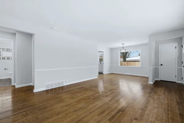 $270,000 | 1006 East 163rd Street, South Holland, IL 60473