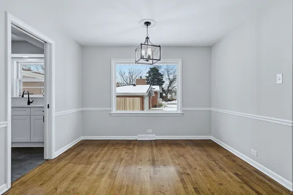 $270,000 | 1006 East 163rd Street, South Holland, IL 60473