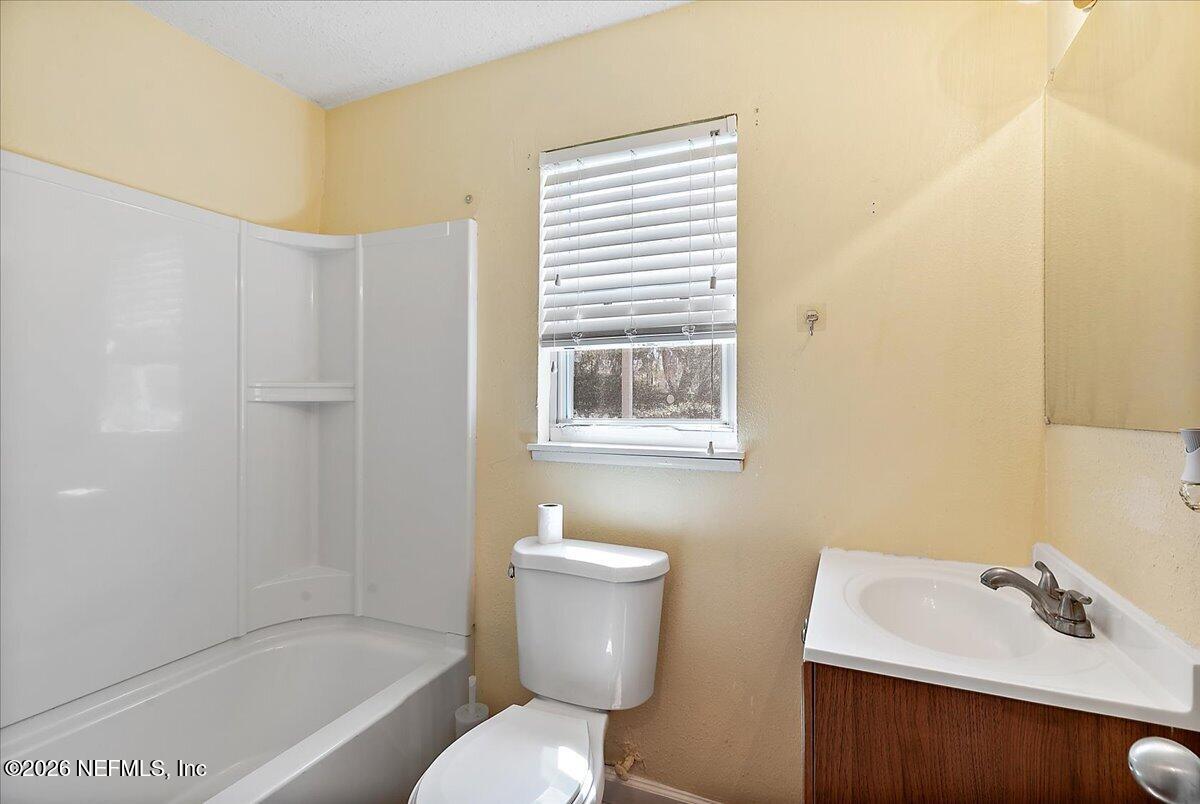 428 Neptune Road Orange Park, FL 32073 - Photo 11 of 13 12-Bathroom
