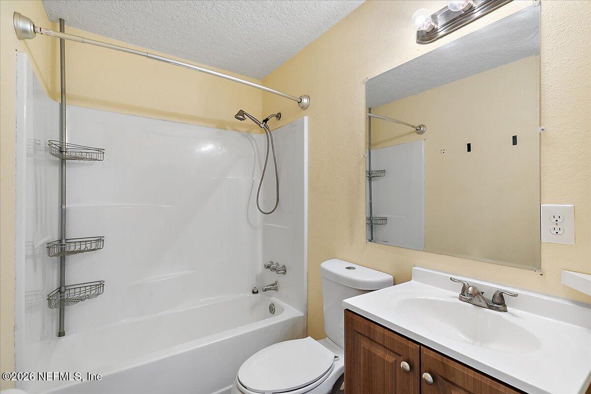 428 Neptune Road Orange Park, FL 32073 - Photo 9 of 13 09-Bathroom