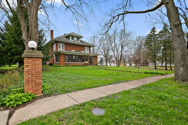 $335,000 | 205 South Meadow Street, Grant Park, IL 60940