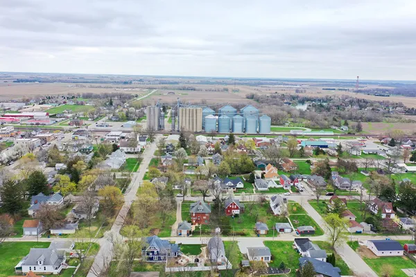 $335,000 | 205 South Meadow Street, Grant Park, IL 60940