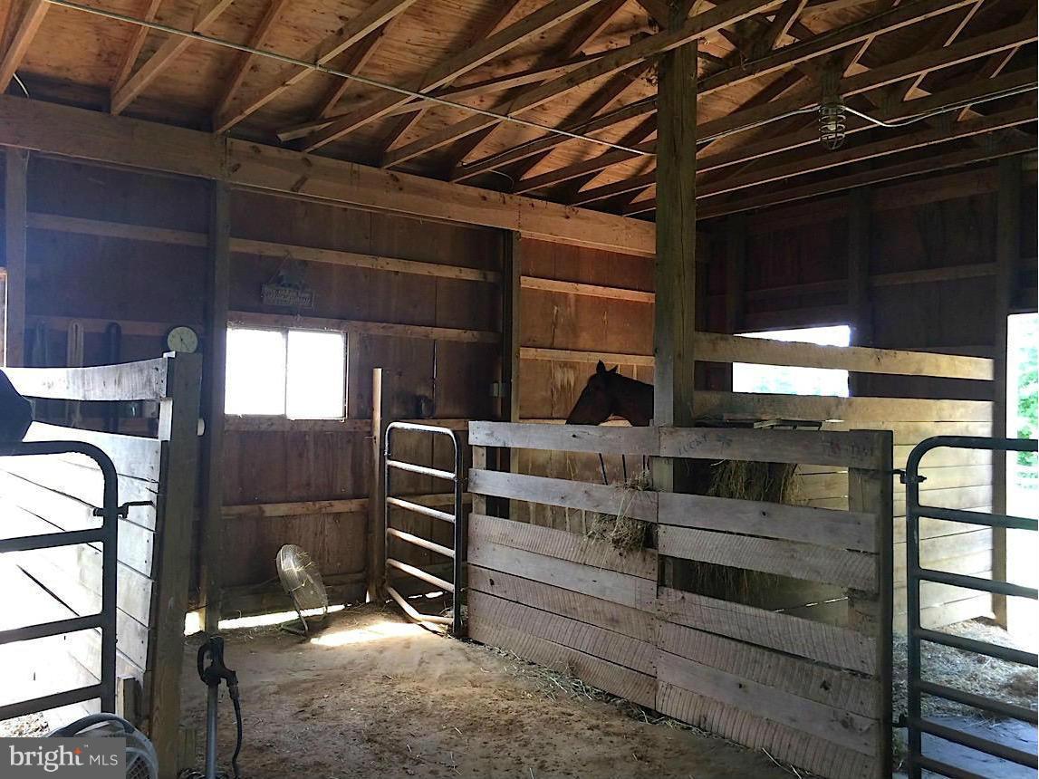 2114 Ebbvale Road Manchester, MD 21102 - Photo 28 of 30 Barn with water and electric!