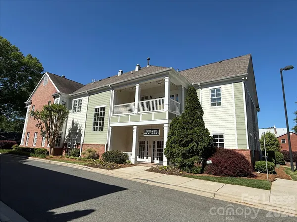 $1,795 | 21025 Catawba Avenue, Unit 202, Cornelius, NC 28031