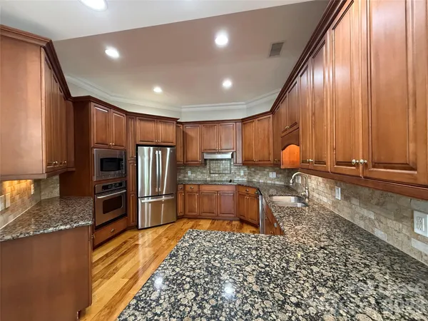 $1,795 | 21025 Catawba Avenue, Unit 202, Cornelius, NC 28031