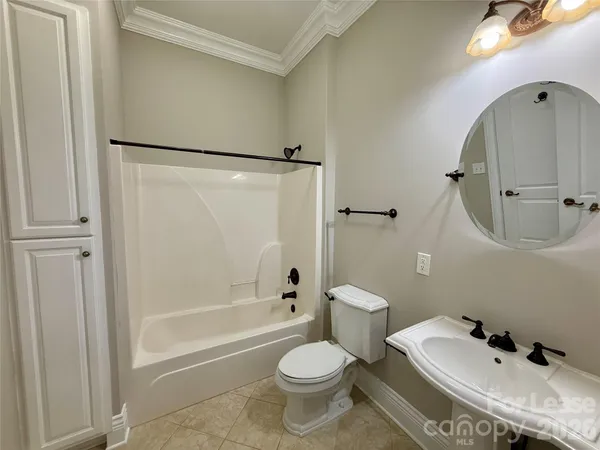 $1,795 | 21025 Catawba Avenue, Unit 202, Cornelius, NC 28031
