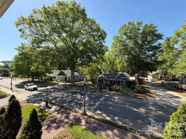 $1,795 | 21025 Catawba Avenue, Unit 202, Cornelius, NC 28031