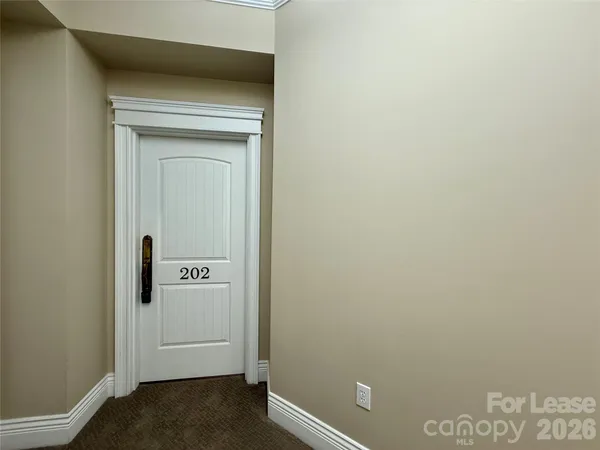 $1,795 | 21025 Catawba Avenue, Unit 202, Cornelius, NC 28031