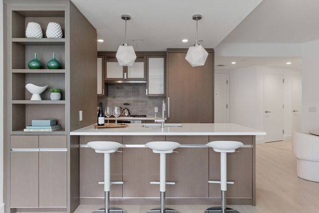 $1,549,000 | 100 Lovejoy Wharf, Unit PH1C, Boston, MA 02114