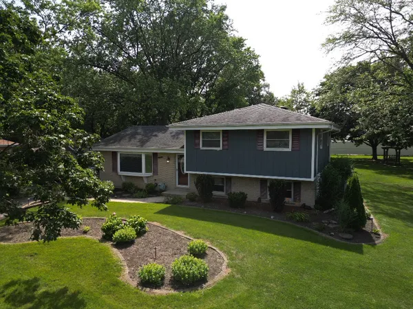 $675,000 | 5S300 Tuthill Road, Naperville, IL 60563