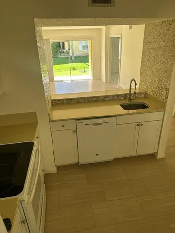 $2,200 | 1110 Lake Shore Drive, Unit 103, Lake Park, FL 33403