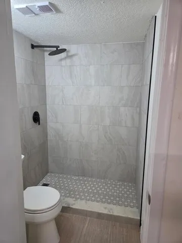 $2,200 | 1110 Lake Shore Drive, Unit 103, Lake Park, FL 33403