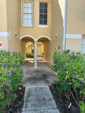 $2,200 | 1110 Lake Shore Drive, Unit 103, Lake Park, FL 33403