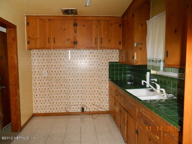 2122 E Road Jacksonville, FL 32216 - Photo 5 of 18 2012-11-14 17