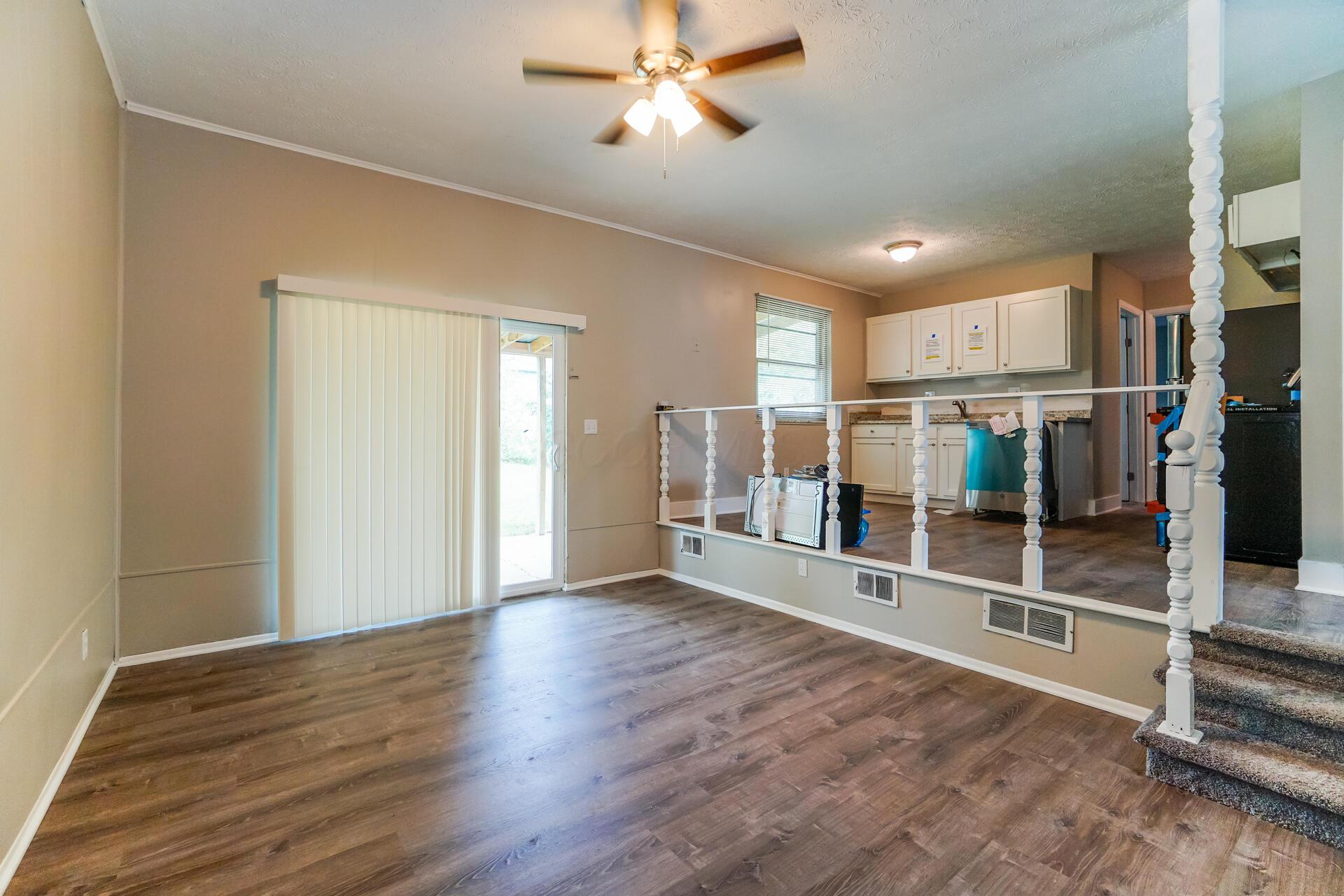 1659 Greenville Road Columbus, OH 43223 - Photo 6 of 15 6 Living Room