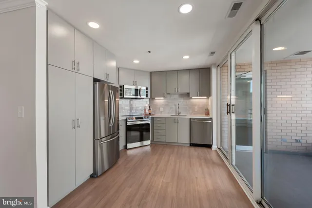 $315,000 | 100 Harborview Drive, Unit 1209, Baltimore, MD 21230