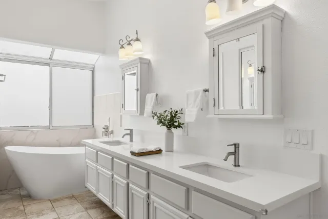 $1,110,000 | 4972 Calle Sobrado, Oceanside, CA 92056