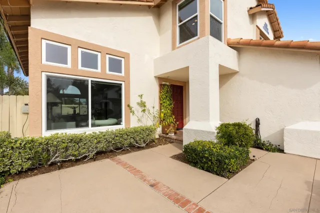 $1,110,000 | 4972 Calle Sobrado, Oceanside, CA 92056