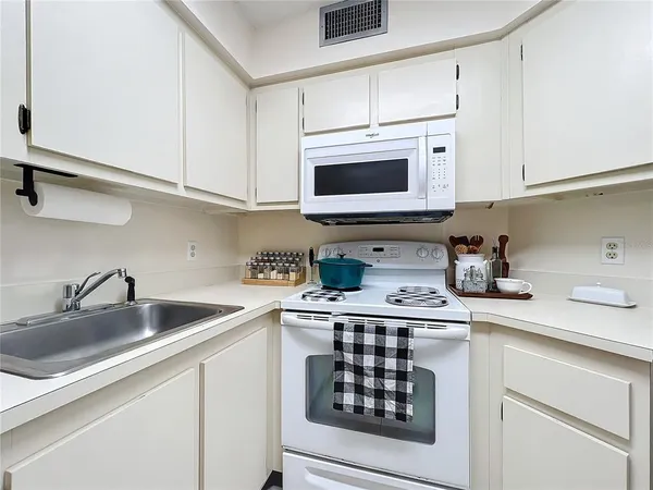 $1,800 | Undisclosed Address, Orlando, FL 32822