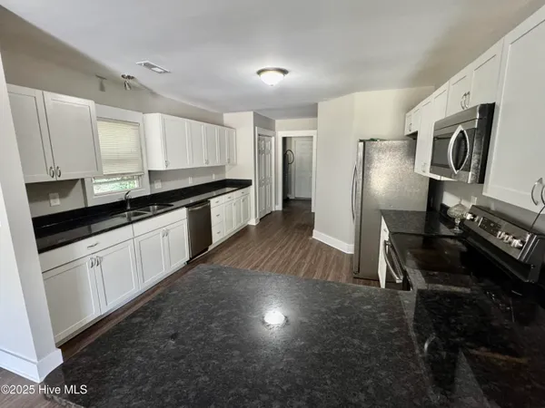 $1,500 | 411 West 3rd Street, Greenville, NC 27834