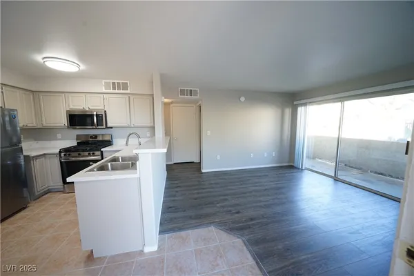 $1,150 | 5710 East Tropicana Avenue, Unit 1009, Las Vegas, NV 89122