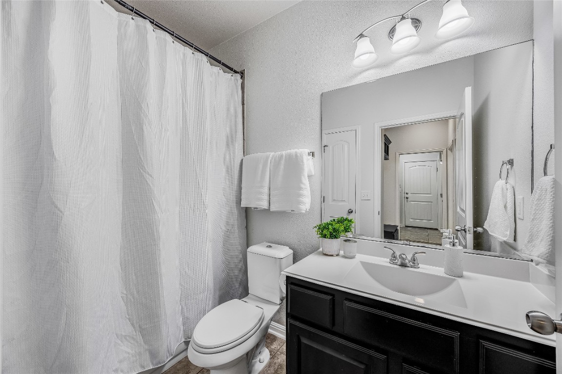 5836 Novaro Place Round Rock, TX 78665 - Photo 27 of 36 Guest bathroom
