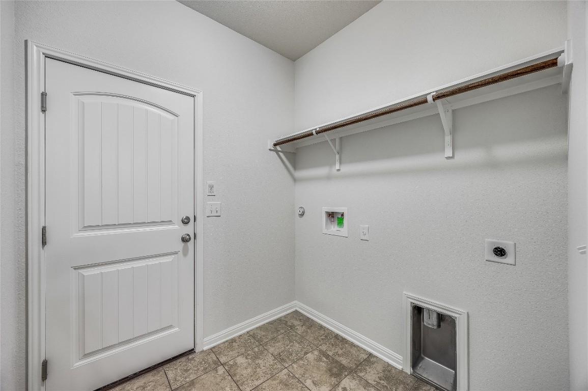 5836 Novaro Place Round Rock, TX 78665 - Photo 28 of 36 Laundry area