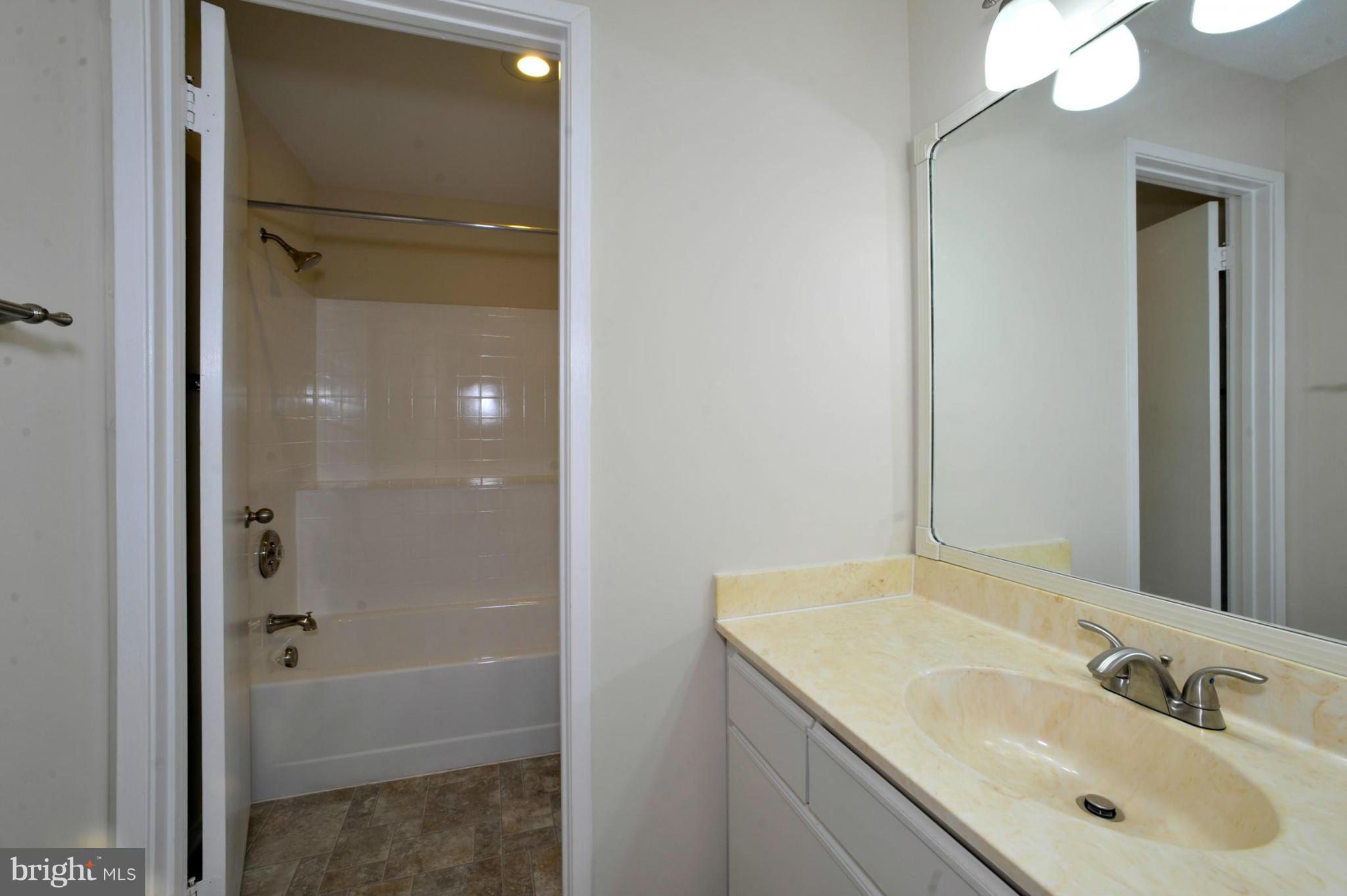 11029 Villaridge Court, Unit 11029B Reston, VA 20191 - Photo 11 of 22 Bath (Master)