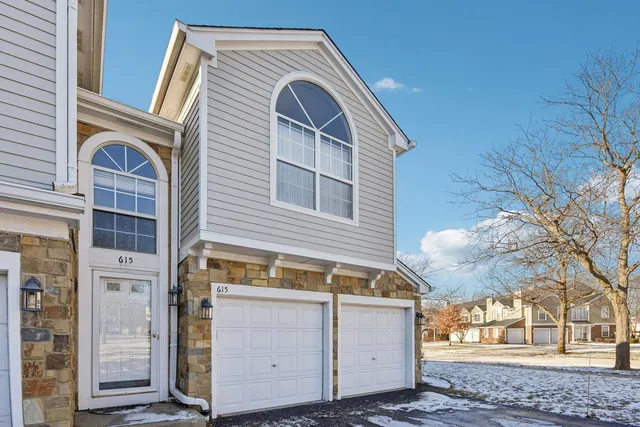 $334,900 | 615 Grosse Pointe Circle, Unit 127, Vernon Hills, IL 60061