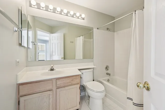 $334,900 | 615 Grosse Pointe Circle, Unit 127, Vernon Hills, IL 60061