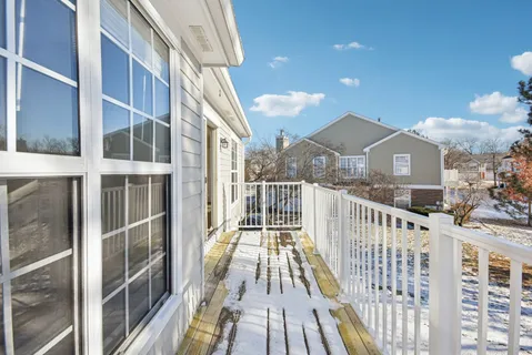 $334,900 | 615 Grosse Pointe Circle, Unit 127, Vernon Hills, IL 60061