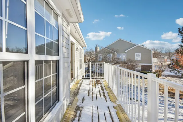 $334,900 | 615 Grosse Pointe Circle, Unit 127, Vernon Hills, IL 60061