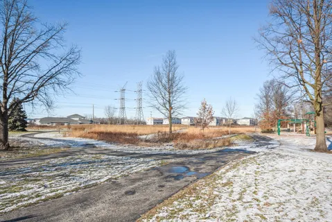 $334,900 | 615 Grosse Pointe Circle, Unit 127, Vernon Hills, IL 60061