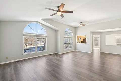 $334,900 | 615 Grosse Pointe Circle, Unit 127, Vernon Hills, IL 60061
