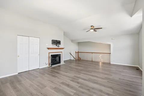 $334,900 | 615 Grosse Pointe Circle, Unit 127, Vernon Hills, IL 60061