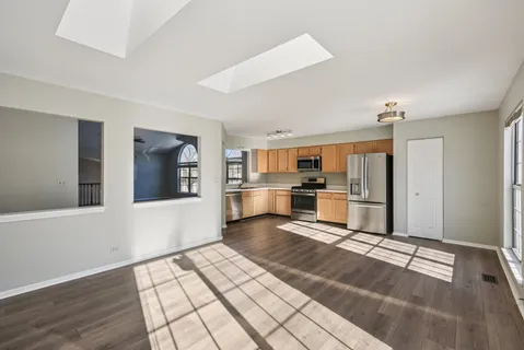 $334,900 | 615 Grosse Pointe Circle, Unit 127, Vernon Hills, IL 60061