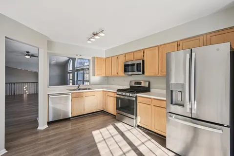 $334,900 | 615 Grosse Pointe Circle, Unit 127, Vernon Hills, IL 60061