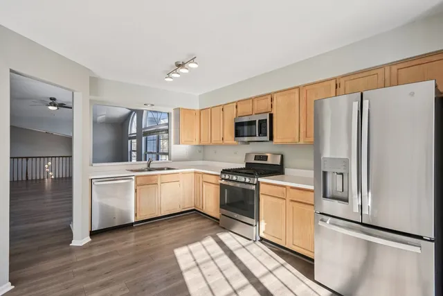 $334,900 | 615 Grosse Pointe Circle, Unit 127, Vernon Hills, IL 60061