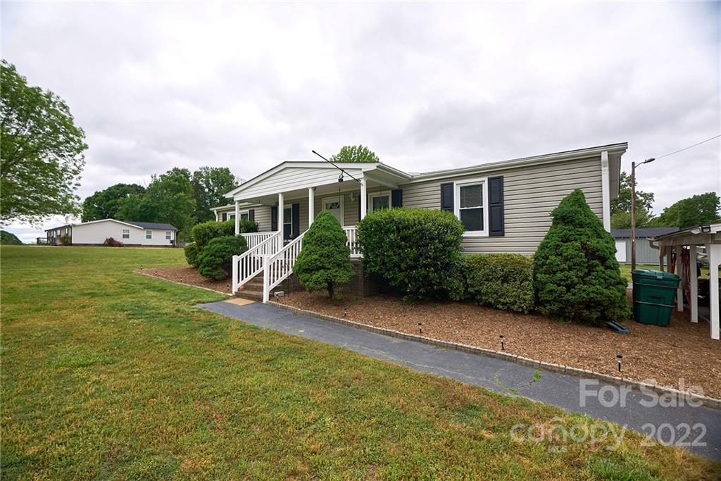 6781 Wright Road Kannapolis, NC 28081 - Photo 7 of 23 a front view of a house with garden