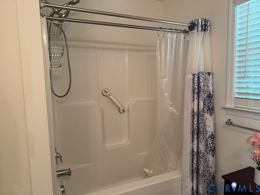 2095 Five Forks Road Pamplin, VA 23958 - Photo 15 of 23 a bathroom with a shower