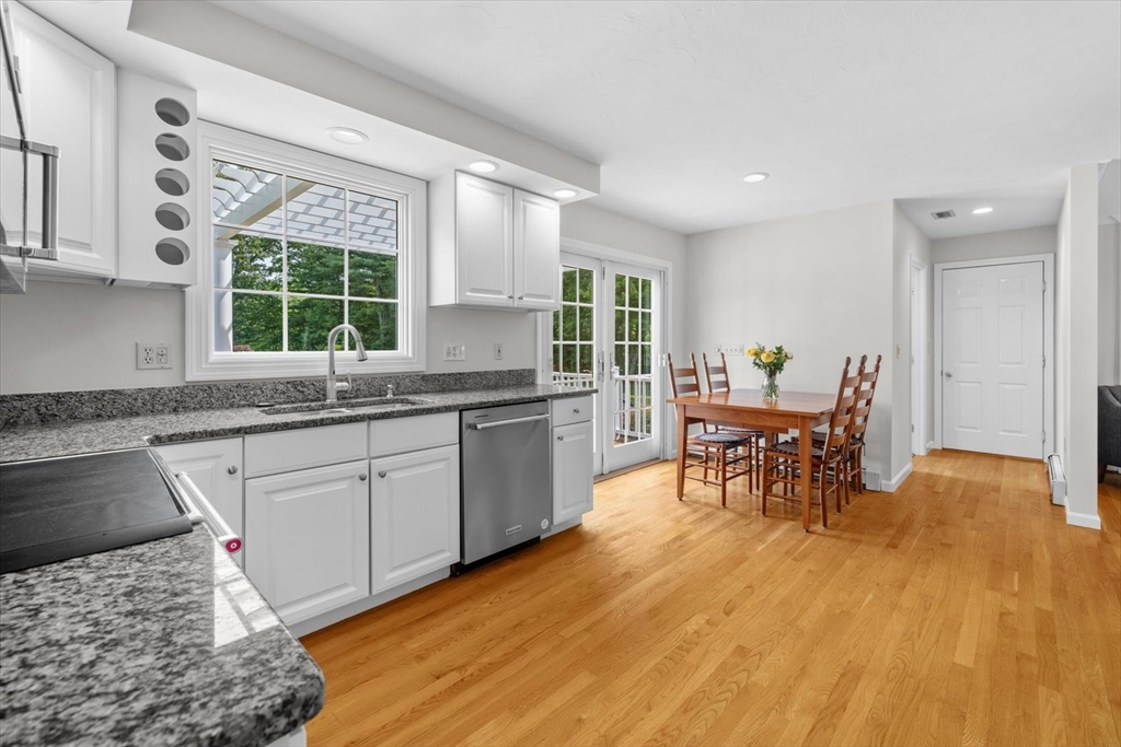 16 King Philip Path Mendon, MA 01756 - Photo 9 of 42
