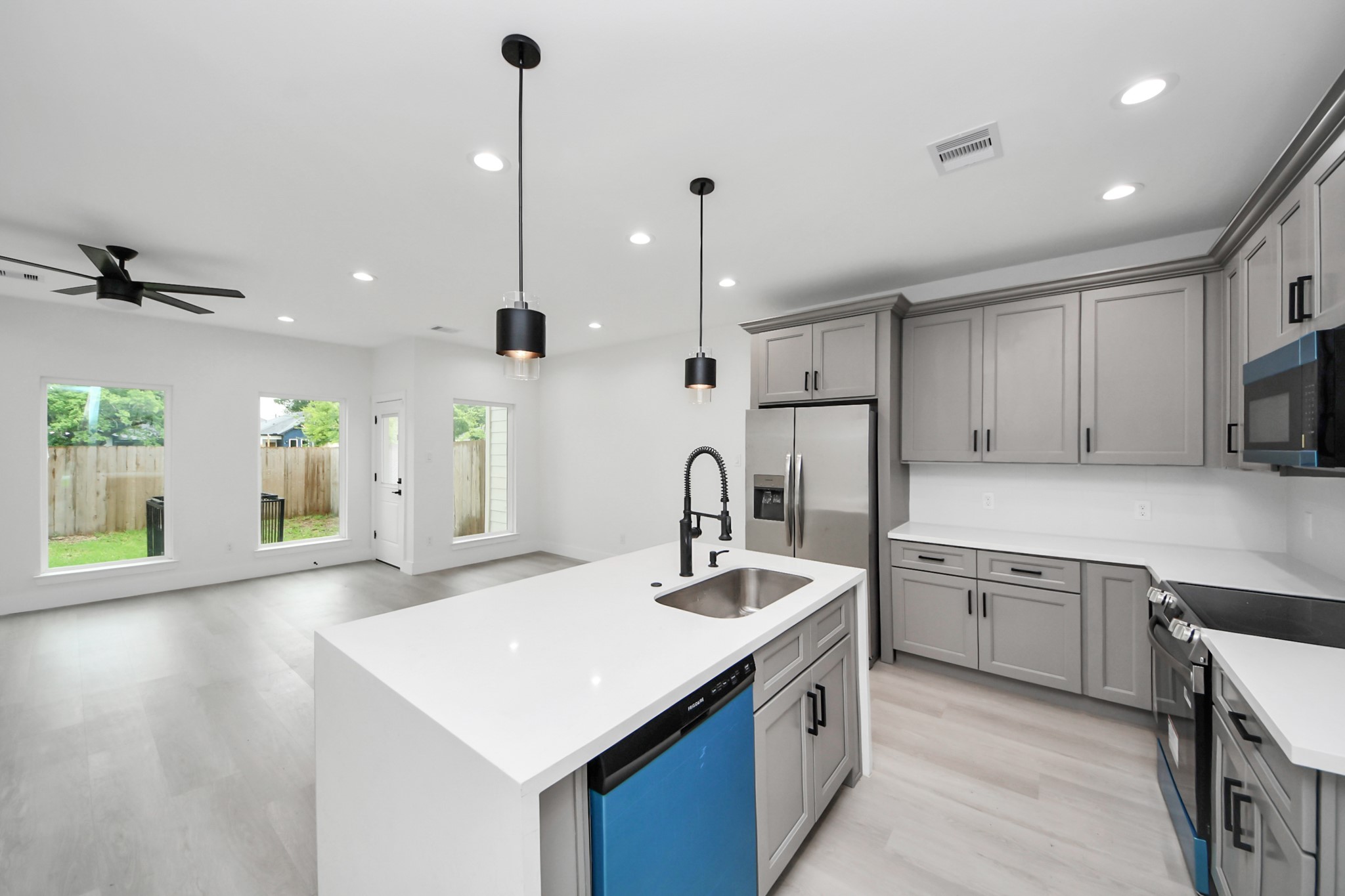 8218 Lawler Street Houston, TX 77051 - Photo 10 of 29