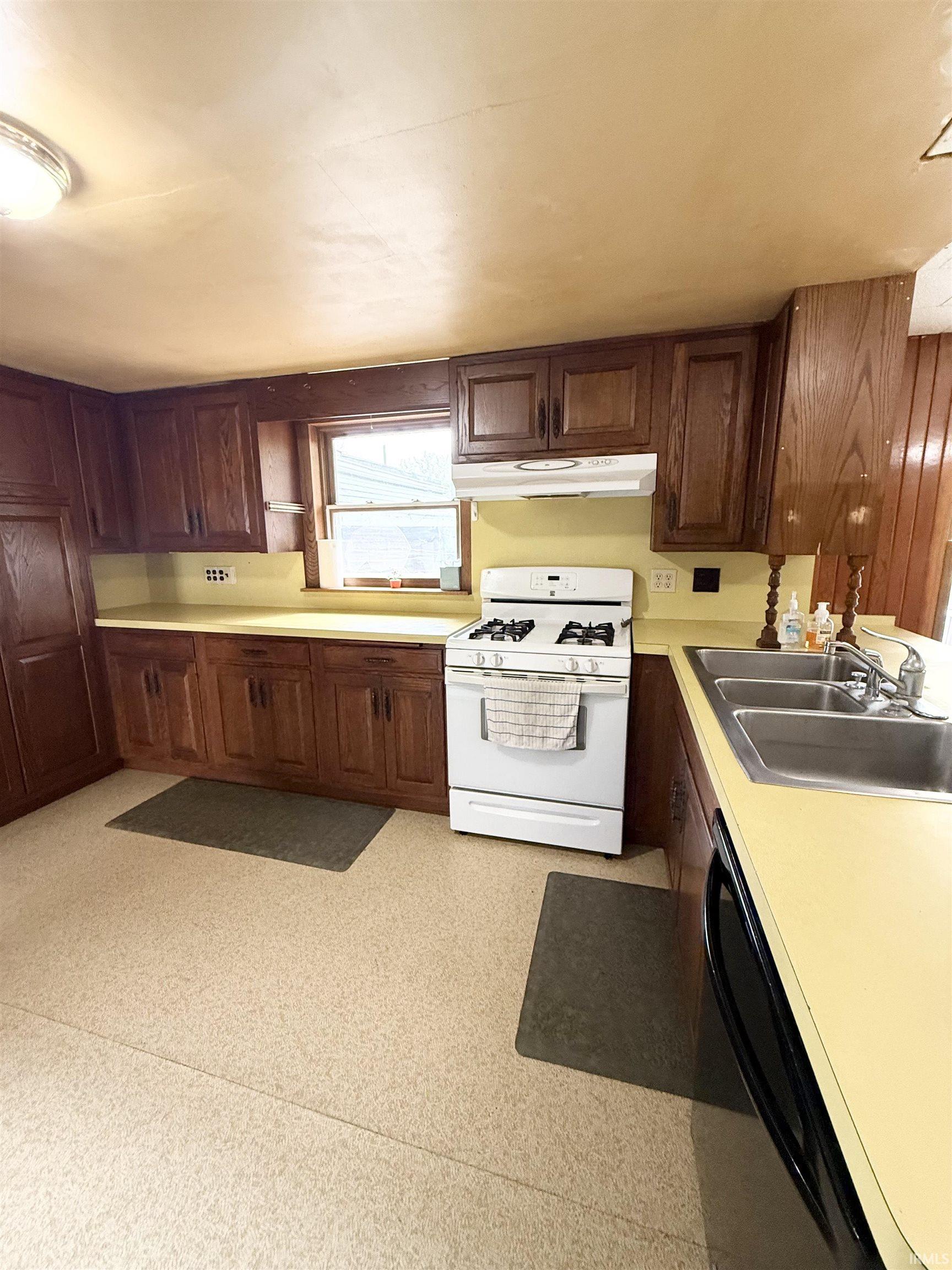 119 Logan Street Argos, IN 46501 - Photo 2 of 20