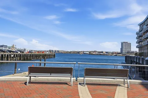 $2,150,000 | 2 Battery Wharf, Unit 2302, Boston, MA 02109